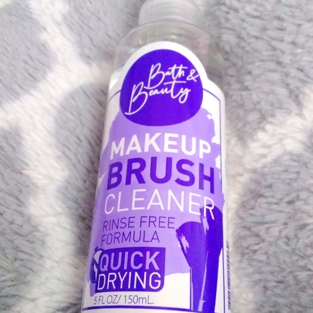 Makeup brush cleaner  5fl oz brand new  free shipp
